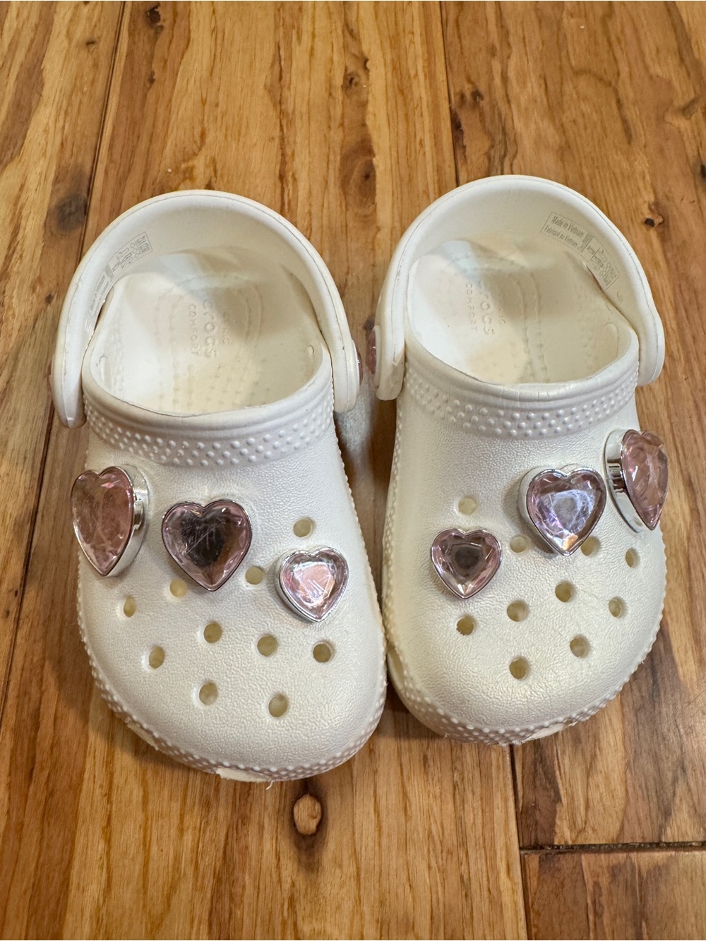 Crocs Classic Iridescent Hearts Clogs size 6 pink white